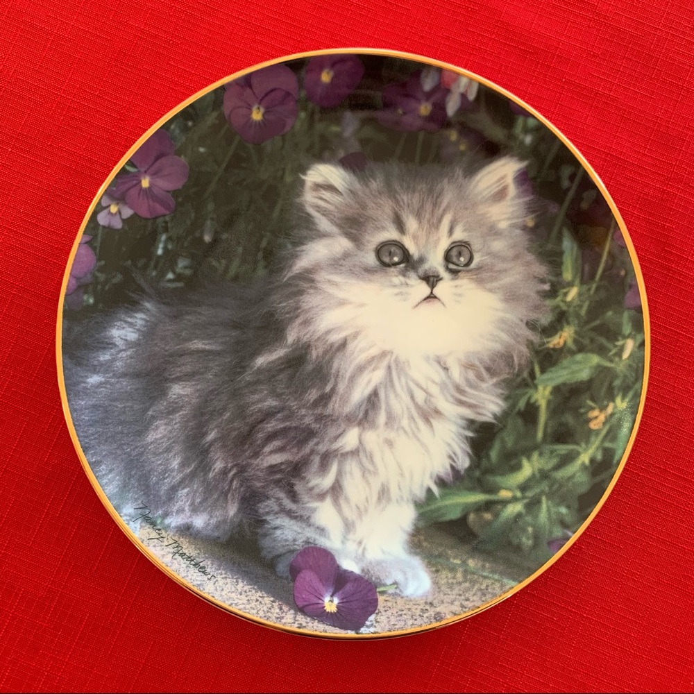 Vintage Limited Edition Fine Porcelain Heirloom Decorative Cat Plate